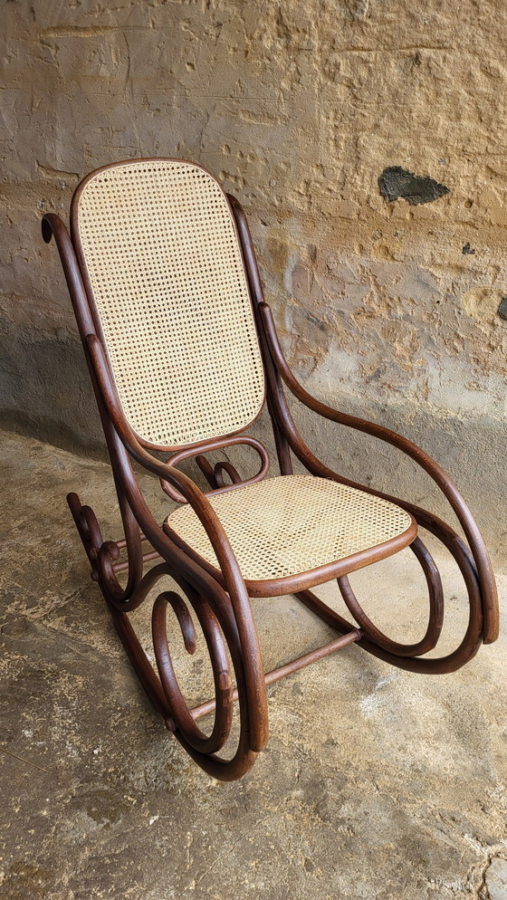 Image 1 of Fauteuil À Bascule - Rocking Chair En Bois Courbé