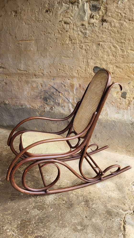 Image 1 of Fauteuil À Bascule - Rocking Chair En Bois Courbé