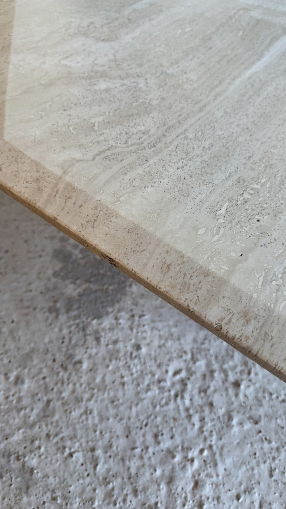 Image 1 of Table basse octogonale en travertin Vintage