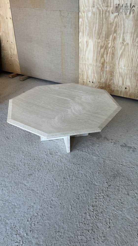Image 1 of Table basse octogonale en travertin Vintage