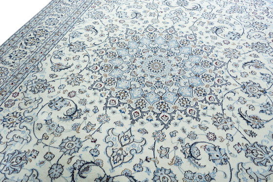 Image 1 of Tapis Naïn noué à la main avec de la soie - 386 X 293 cm