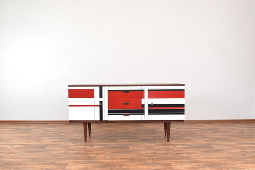 Buffet en noyer du Mid Century avec motif peint à la main, années 1960.