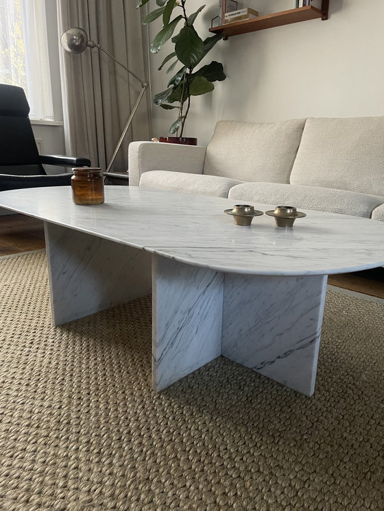 Image 1 of Table basse en marbre