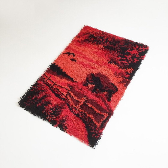 Image 1 of Tapis scandinave en laine mélangée rouge et rose - années 1970