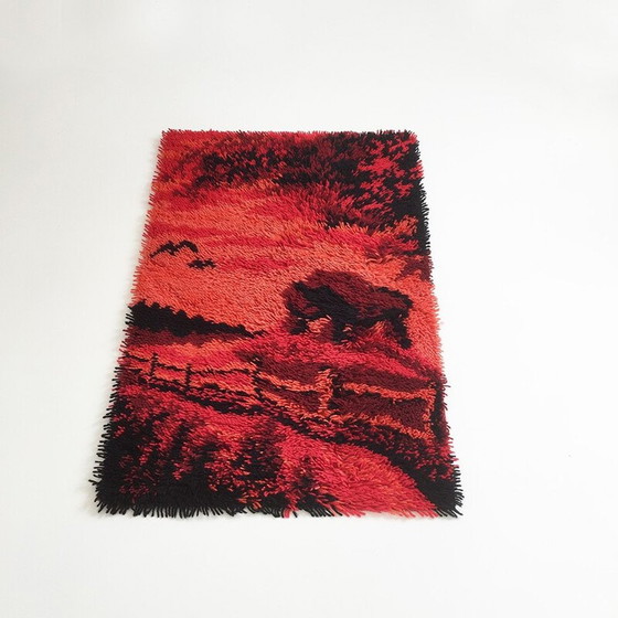 Image 1 of Tapis scandinave en laine mélangée rouge et rose - années 1970