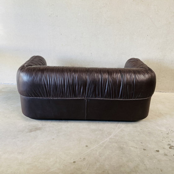 Image 1 of Canapé 2 places en cuir marron design italien 1970