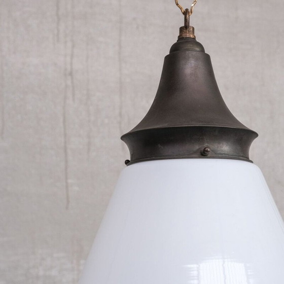 Image 1 of Lampe suspendue en verre opalin vintage allemand, années 1930