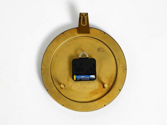 Image 1 of Belle Horloge murale Mid Century Kienzle en bronze et laiton, très élégante et lourde