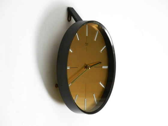 Image 1 of Belle Horloge murale Mid Century Kienzle en bronze et laiton, très élégante et lourde