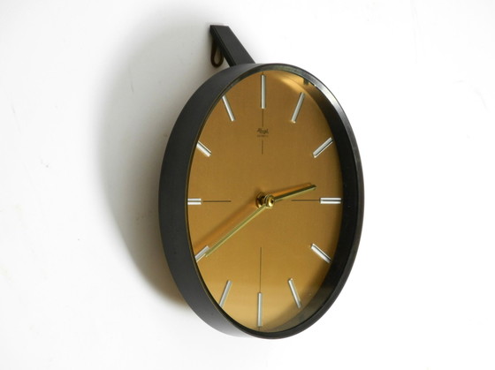Image 1 of Belle Horloge murale Mid Century Kienzle en bronze et laiton, très élégante et lourde