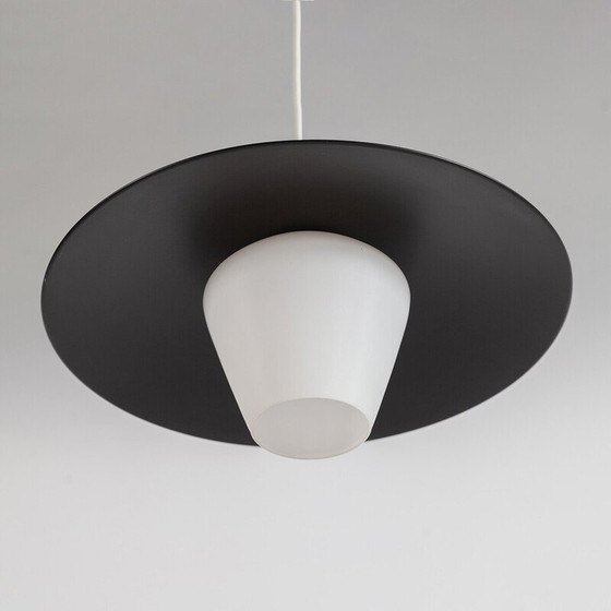 Image 1 of Lampe suspendue vintage en métal noir et verre, 1950