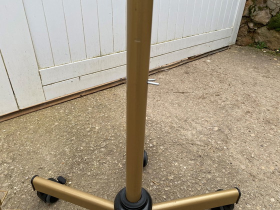 Image 1 of Présentoir Tourniquet Support Porte Cartes Postales Photos Pivotant Sur Roulettes Doré