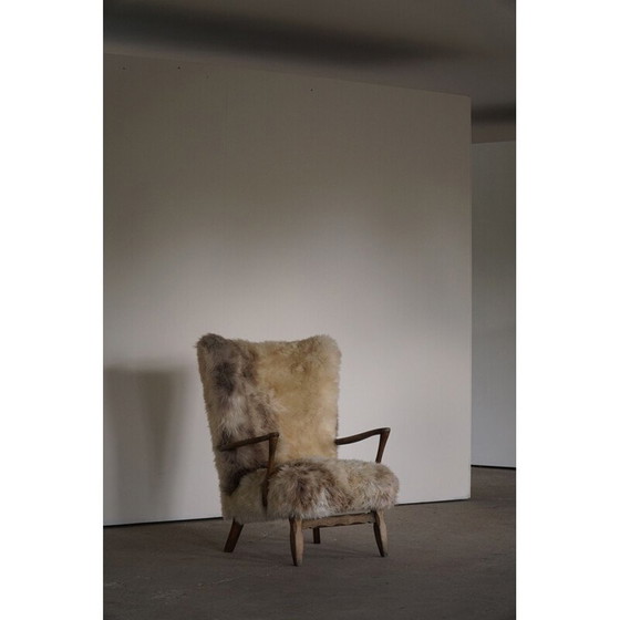 Image 1 of Fauteuil vintage danois à dossier haut en bois de chêne et laine d'agneau, années 1950