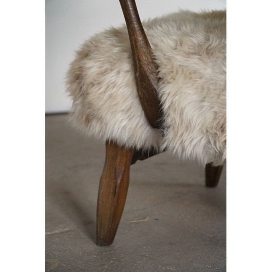 Image 1 of Fauteuil vintage danois à dossier haut en bois de chêne et laine d'agneau, années 1950