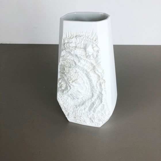 Image 1 of Vintage OP Art Vase en porcelaine biscuit allemand par AK Kaiser