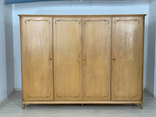 Chippendale armoire armoire vintage