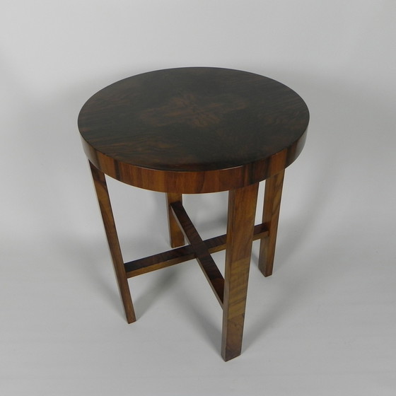 Image 1 of Table d'appoint Art déco en noyer, années 1930