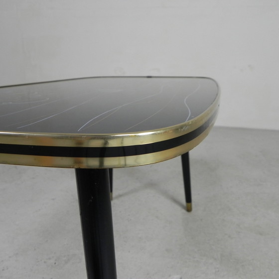 Image 1 of Table basse vintage avec plateau en verre et pieds angulaires