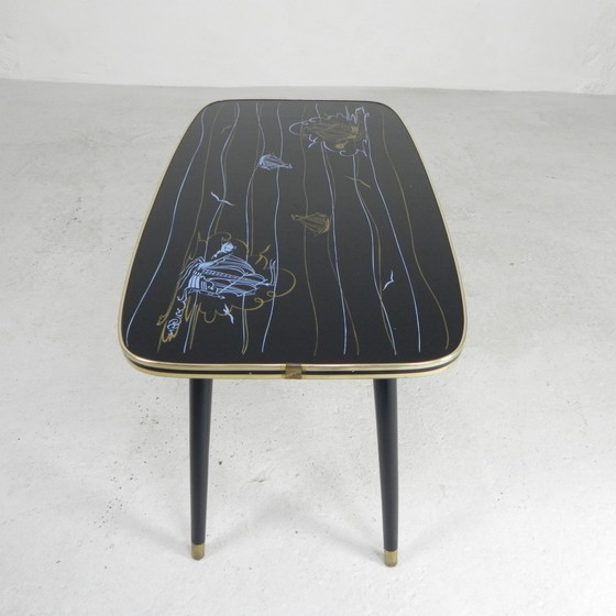 Image 1 of Table basse vintage avec plateau en verre et pieds angulaires
