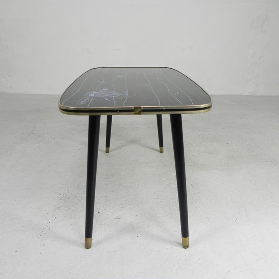 Image 1 of Table basse vintage avec plateau en verre et pieds angulaires