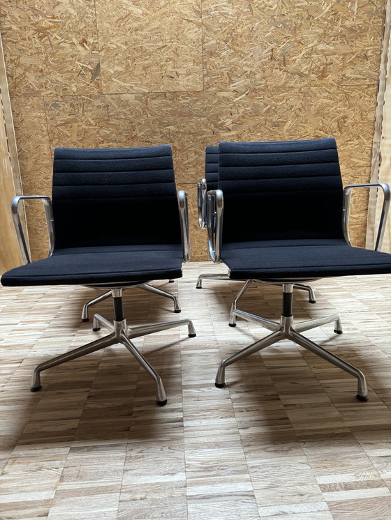 Image 1 of 4x Vitra EA108 Chaises Eames en aluminium