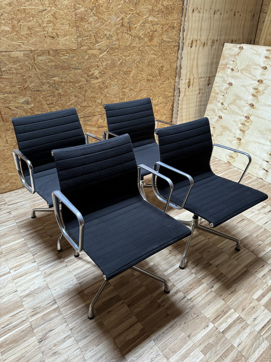 Image 1 of 4x Vitra EA108 Chaises Eames en aluminium