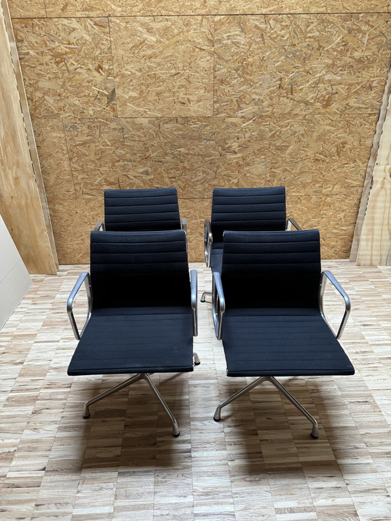 Image 1 of 4x Vitra EA108 Chaises Eames en aluminium