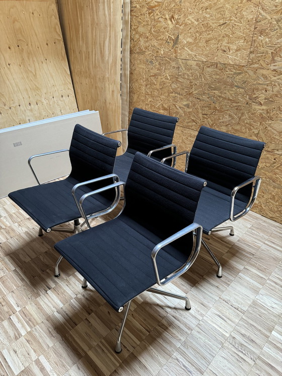 Image 1 of 4x Vitra EA108 Chaises Eames en aluminium