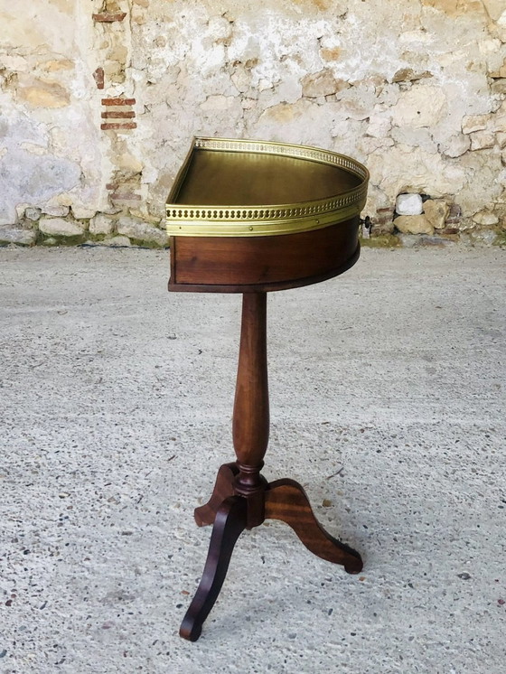 Image 1 of Table de nuit vintage en acajou avec demi-lune sur piédestal