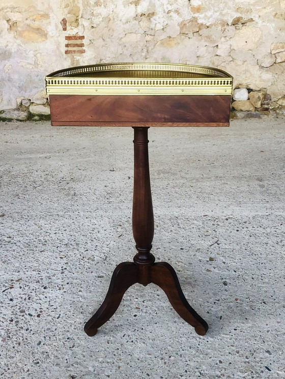 Image 1 of Table de nuit vintage en acajou avec demi-lune sur piédestal