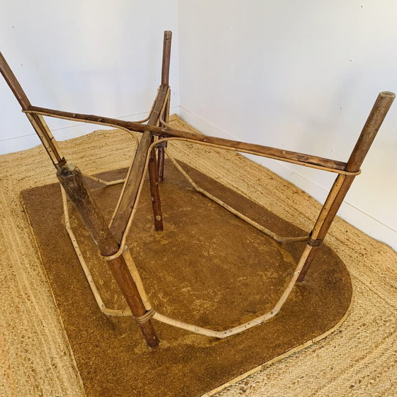 Image 1 of Table vintage en rotin de forme libre