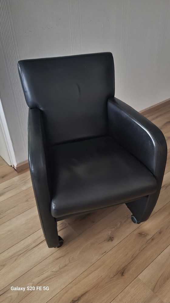 Image 1 of Table robuste Rolf Benz 2.60X1.20 avec chaises assorties en cuir noir