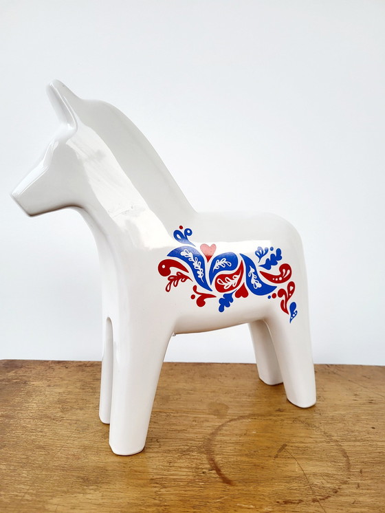 Image 1 of Cheval Dala en céramique d'Ikea, design bleu et rouge, 1990, Suède