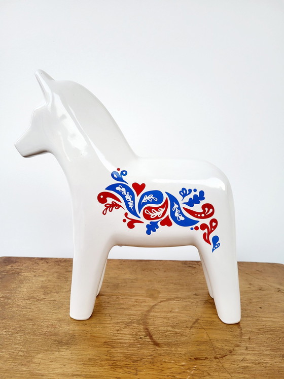 Image 1 of Cheval Dala en céramique d'Ikea, design bleu et rouge, 1990, Suède