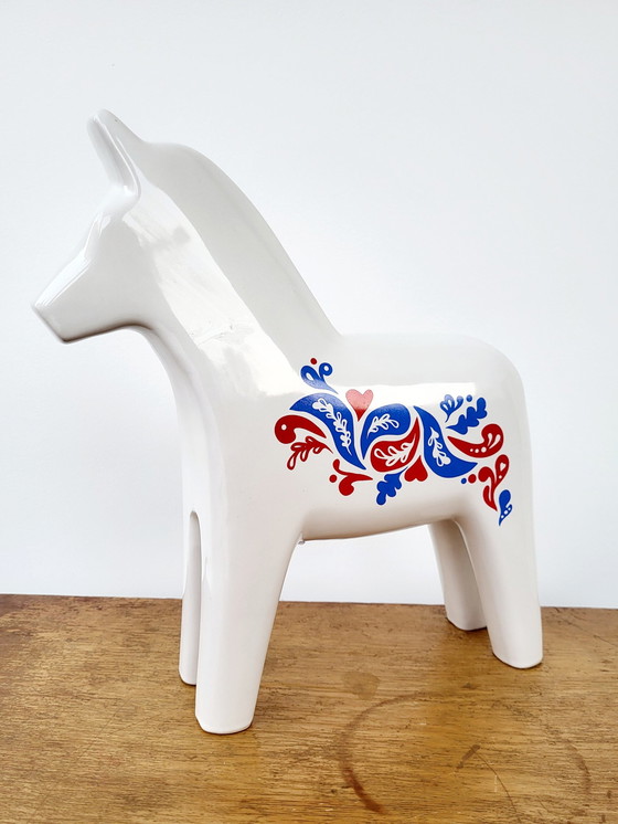 Image 1 of Cheval Dala en céramique d'Ikea, design bleu et rouge, 1990, Suède