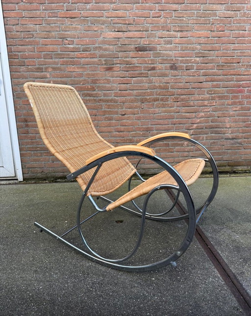 Chaise à bascule en osier et chrome, 1970