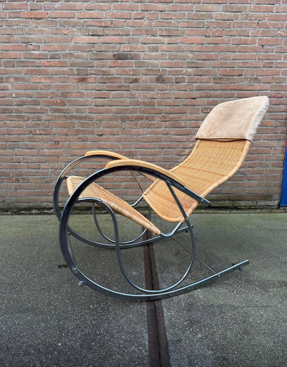Image 1 of Chaise à bascule en osier et chrome, 1970