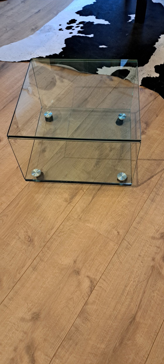 Image 1 of Table basse sur roulettes