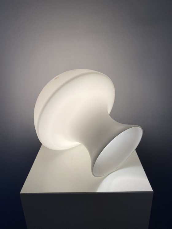 Image 1 of Rare lampe de table champignon Peill et Putzler en verre au lait blanc 1970