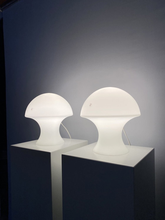 Image 1 of Rare lampe de table champignon Peill et Putzler en verre au lait blanc 1970