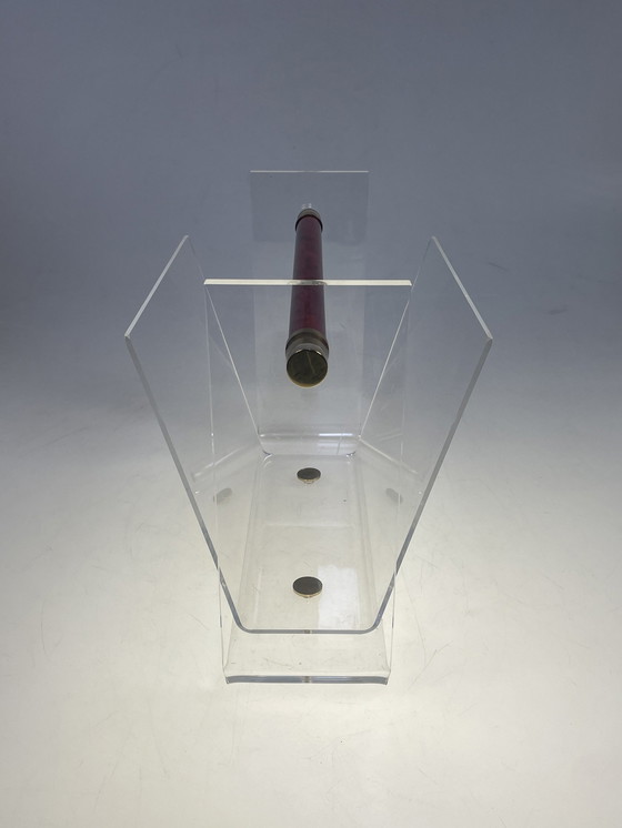 Image 1 of Boîte de conférence/boîte à journaux en plexiglas, années 1970, style régence hollywoodienne