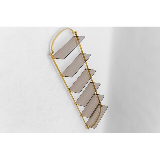 Image 1 of Etagère murale vintage dorée avec étagères en verre fumé, Italie 1960