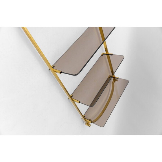 Image 1 of Etagère murale vintage dorée avec étagères en verre fumé, Italie 1960