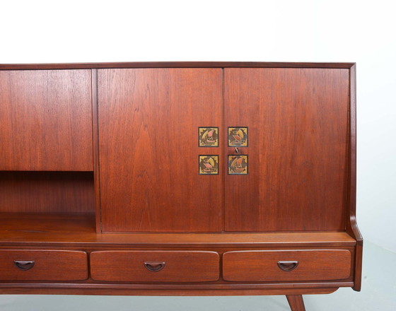 Image 1 of Louis Van Teeffelen Design Buffet haut en bois de teck pour Webe avec carreaux de céramique Ravelli. Pays-Bas, années 1960.