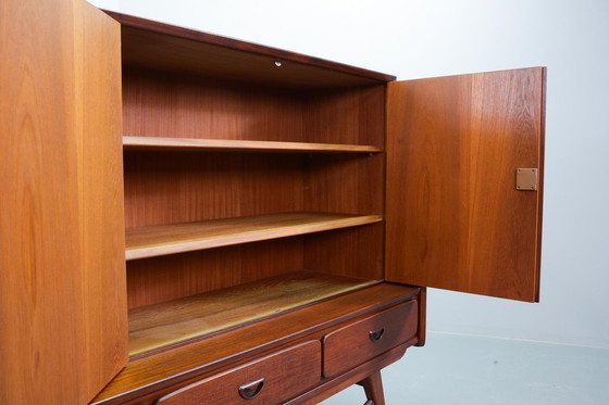 Image 1 of Louis Van Teeffelen Design Buffet haut en bois de teck pour Webe avec carreaux de céramique Ravelli. Pays-Bas, années 1960.