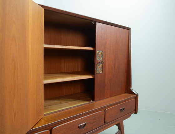 Image 1 of Louis Van Teeffelen Design Buffet haut en bois de teck pour Webe avec carreaux de céramique Ravelli. Pays-Bas, années 1960.