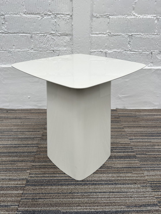 Image 1 of 1X Table d'appoint en métal Vitra S