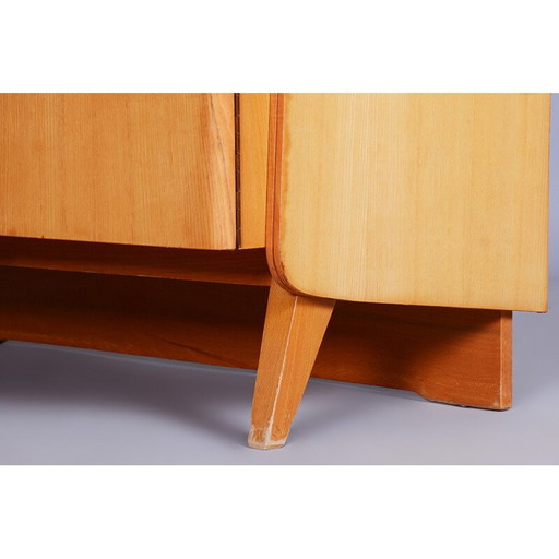 Armoire en bois de frêne du milieu du siècle par Tatra Pravenec, Tchécoslovaquie années 1950