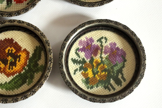 Image 1 of 1950S Sous-verres Gobelin brodés à la main - Métal Etamé, Verre, Broderie - Set Of 6 - Vintage