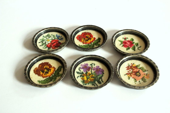 Image 1 of 1950S Sous-verres Gobelin brodés à la main - Métal Etamé, Verre, Broderie - Set Of 6 - Vintage